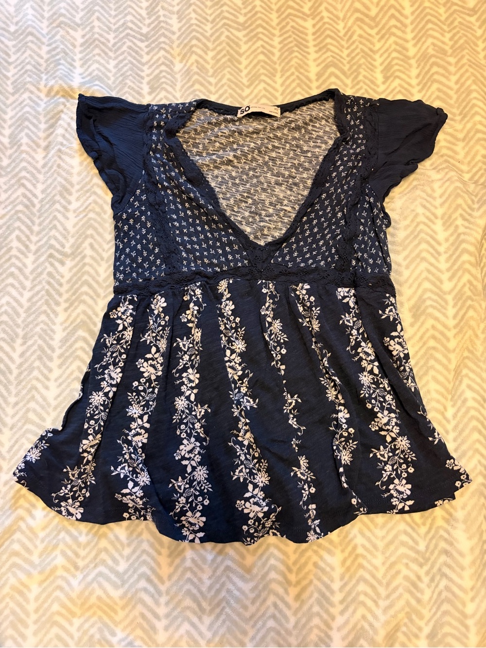 Women's Navy Floral V-Neck Short Sleeve Top